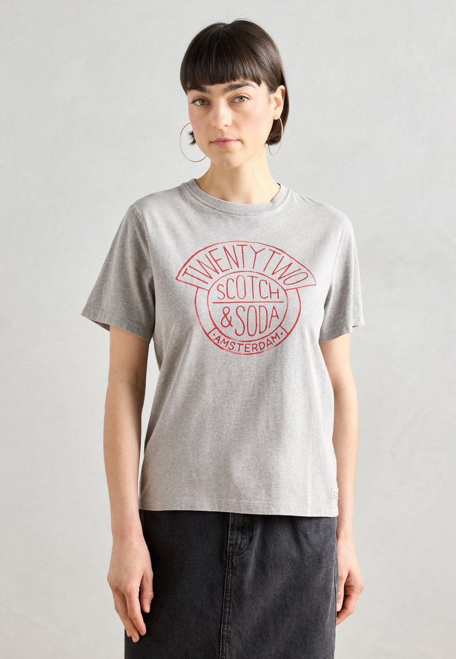 Футболка Scotch & Soda REGULAR FIT WITH GRAPHIC, Grey Melange/Grey, Серый, Футболка Scotch & Soda REGULAR FIT WITH GRAPHIC, Grey Melange/Grey
Футболка Scotch & Soda REGULAR FIT WITH GRAPHIC, Grey Melange/Grey, Серый, Футболка Scotch & Soda REGULAR FIT WITH GRAPHIC, Grey Melange/Grey