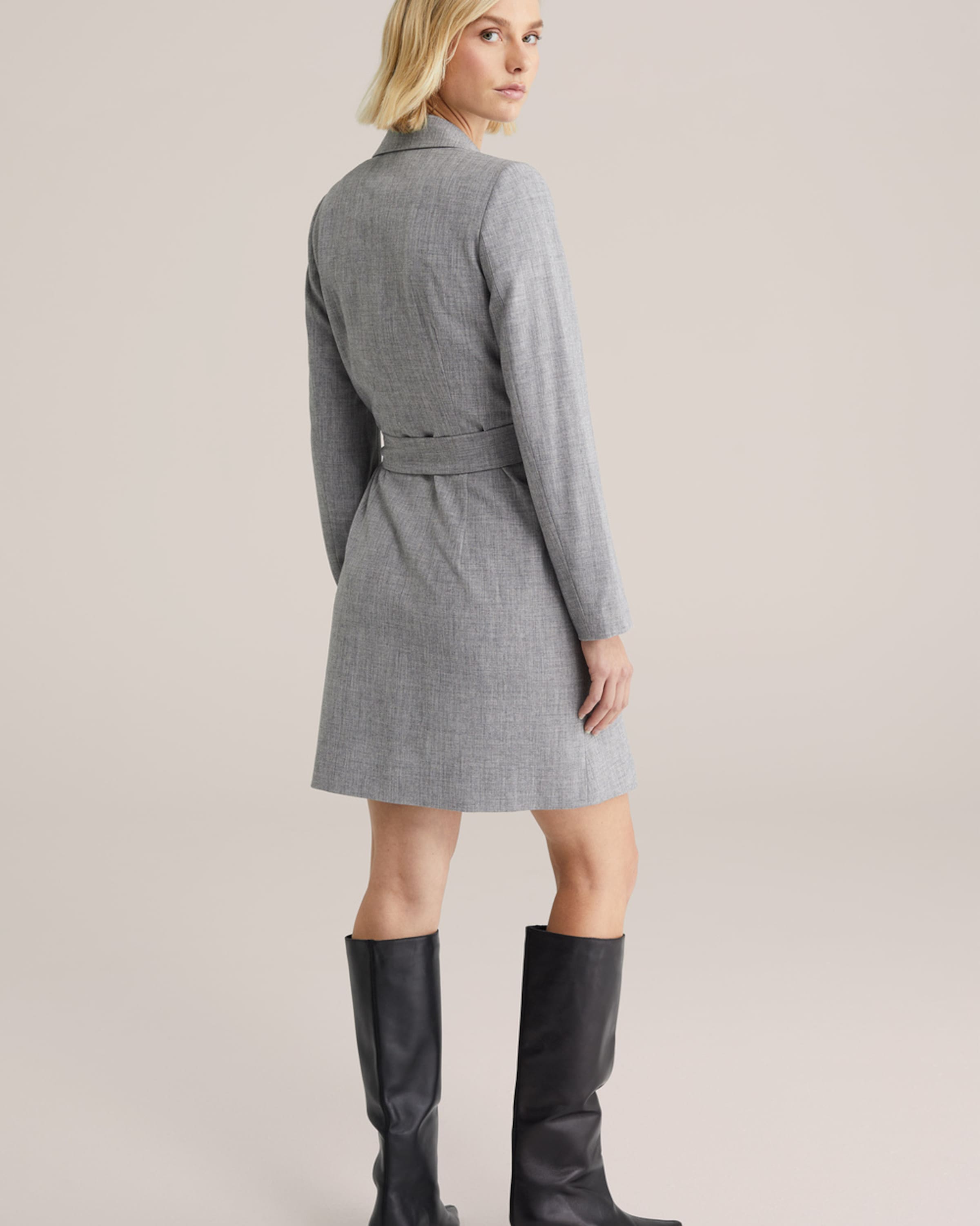 WE Fashion Платье-рубашка в сером цвете
WE Fashion Платье-рубашка в сером цвете