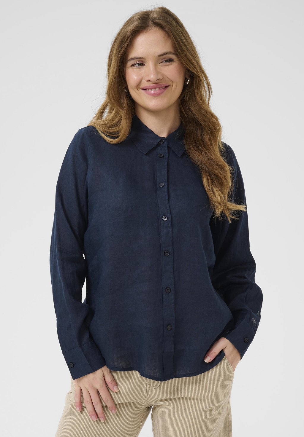 Блузка на пуговицах CUNYSSA Culture, темно-синий
Блузка на пуговицах CUNYSSA Culture, темно-синий