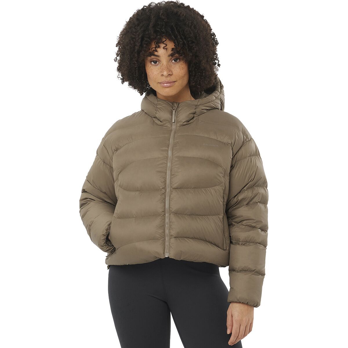 Короткая куртка Outline nov crop down Salomon, цвет shitake
Короткая куртка Outline nov crop down Salomon, цвет shitake