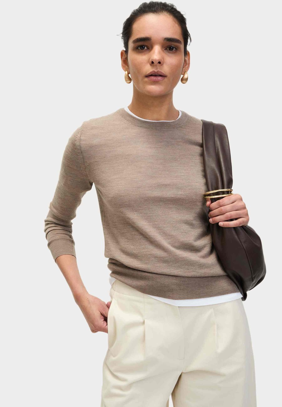 Джемпер Marks & Spencer PURE CREW NECK, Cappuccino/Mottled Brown
Джемпер Marks & Spencer PURE CREW NECK, Cappuccino/Mottled Brown