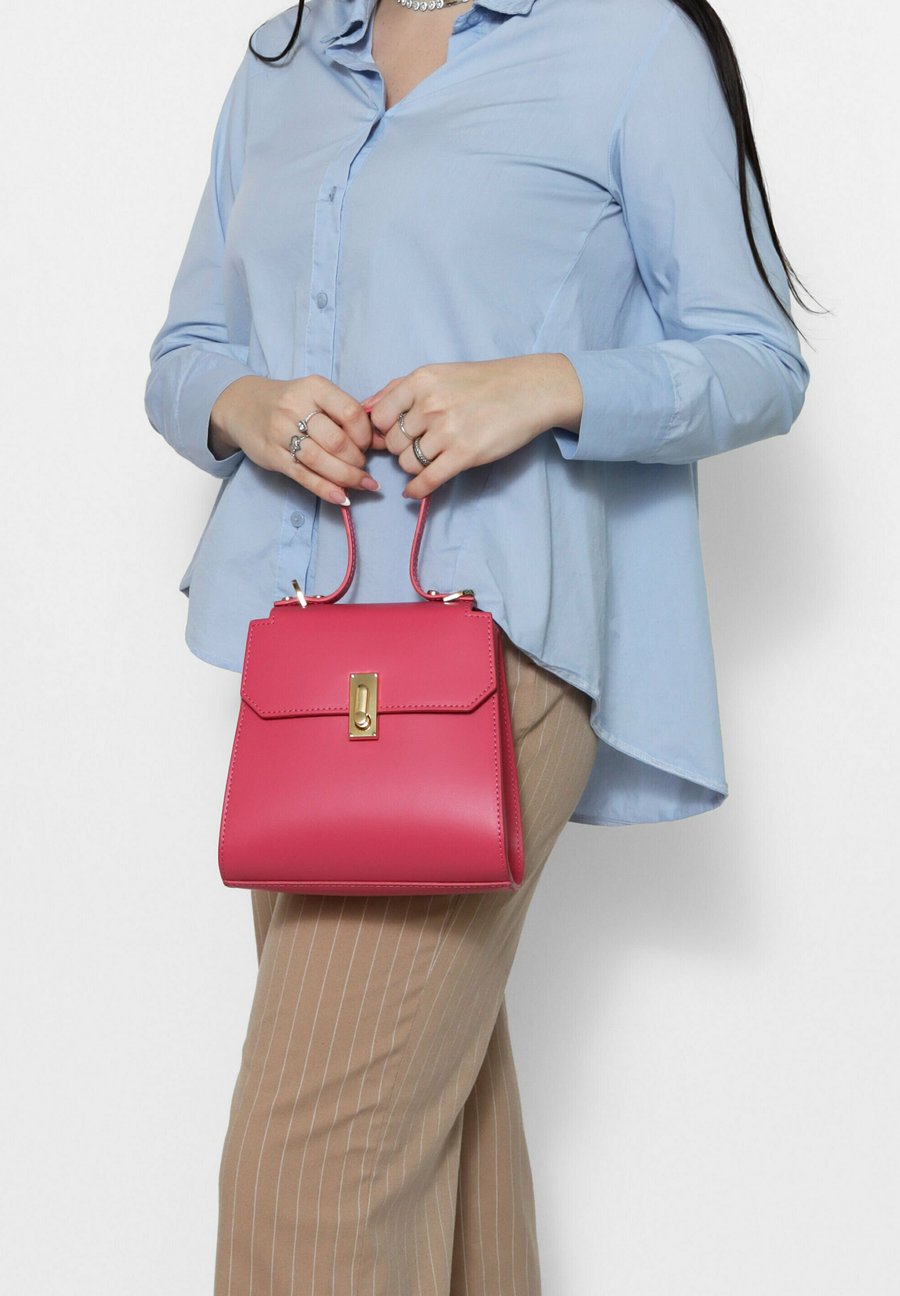 Сумка Chiara Ferretti Handbag, Fuxia/Mottled Pink
Сумка Chiara Ferretti Handbag, Fuxia/Mottled Pink