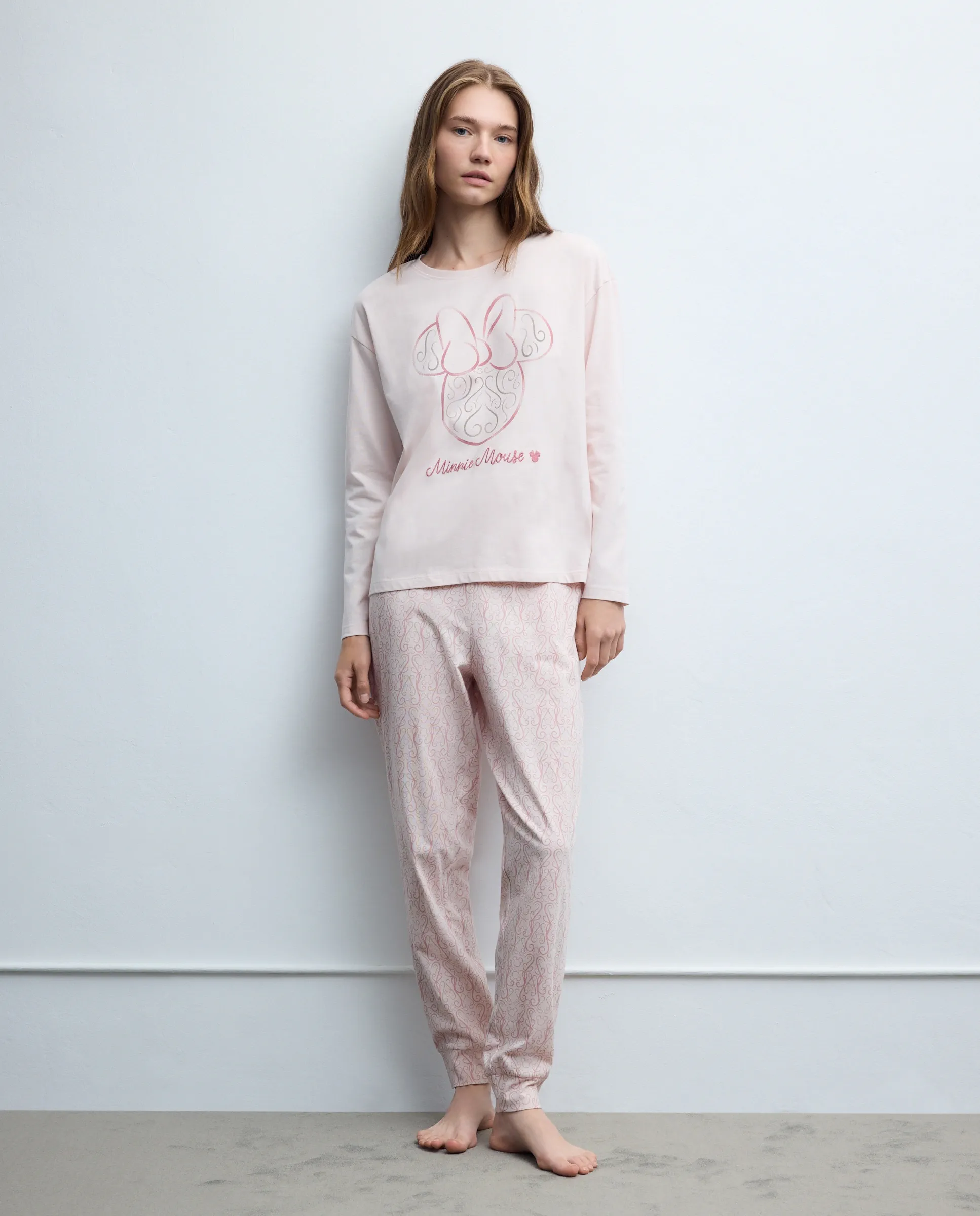 Женская пижама с длинными рукавами и штанинами с принтом Минни Маус Easy Wear, бежевый
Женская пижама с длинными рукавами и штанинами с принтом Минни Маус Easy Wear, бежевый