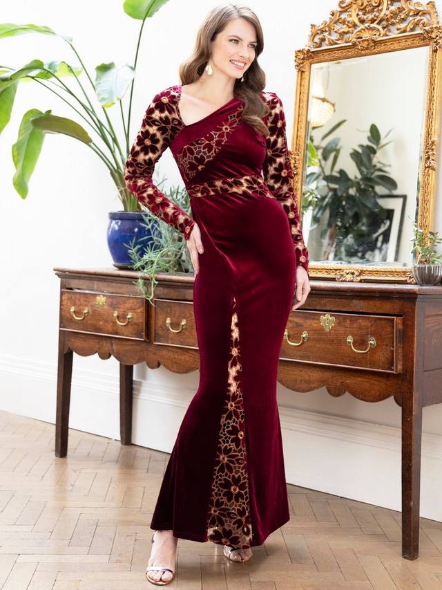 Бархатное платье с вышивкой HotSquash, цвет Wine
Бархатное платье с вышивкой HotSquash, цвет Wine