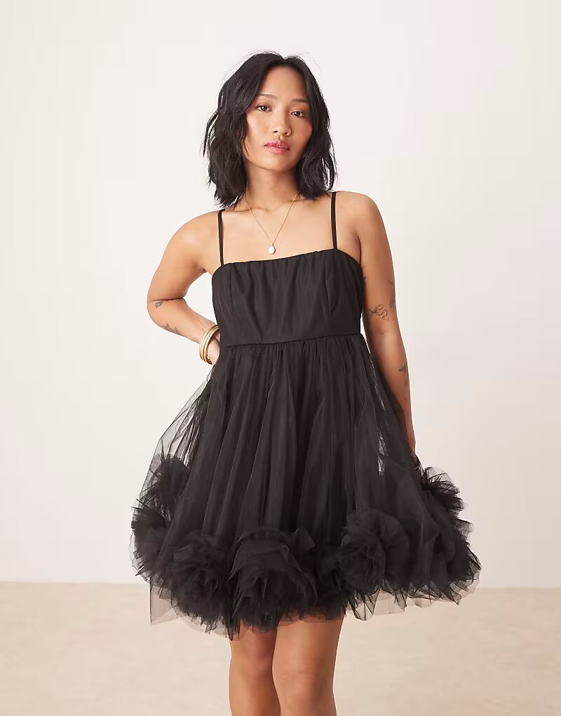 Платье-комбинация мини с кружевом и бусинами, миниатюрное, с подолом-пузырьком, черного цвета Lace & Beads Petite
Платье-комбинация мини с кружевом и бусинами, миниатюрное, с подолом-пузырьком, черного цвета Lace & Beads Petite