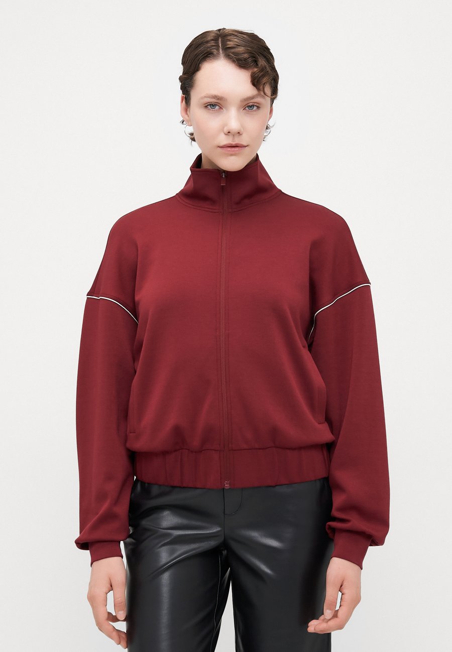 Толстовка ONLY Tall ONLMILA ZIP LOOSE, Cabernet/Cloud Dancer/Dark Red
Толстовка ONLY Tall ONLMILA ZIP LOOSE, Cabernet/Cloud Dancer/Dark Red