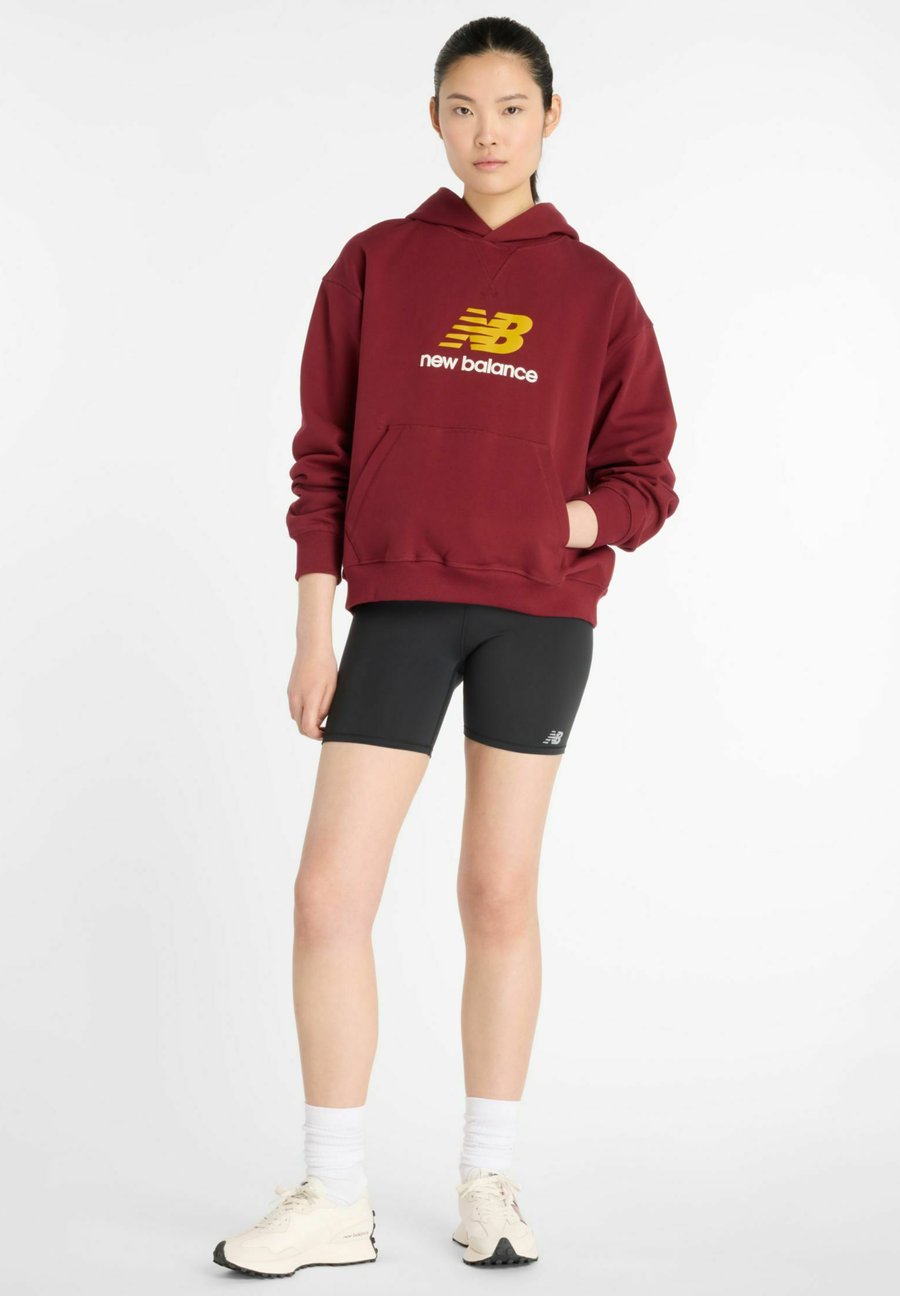 Худи New Balance ATHLETICS FRENCH LOGO, Monarch Burgundy/Bordeaux
Худи New Balance ATHLETICS FRENCH LOGO, Monarch Burgundy/Bordeaux