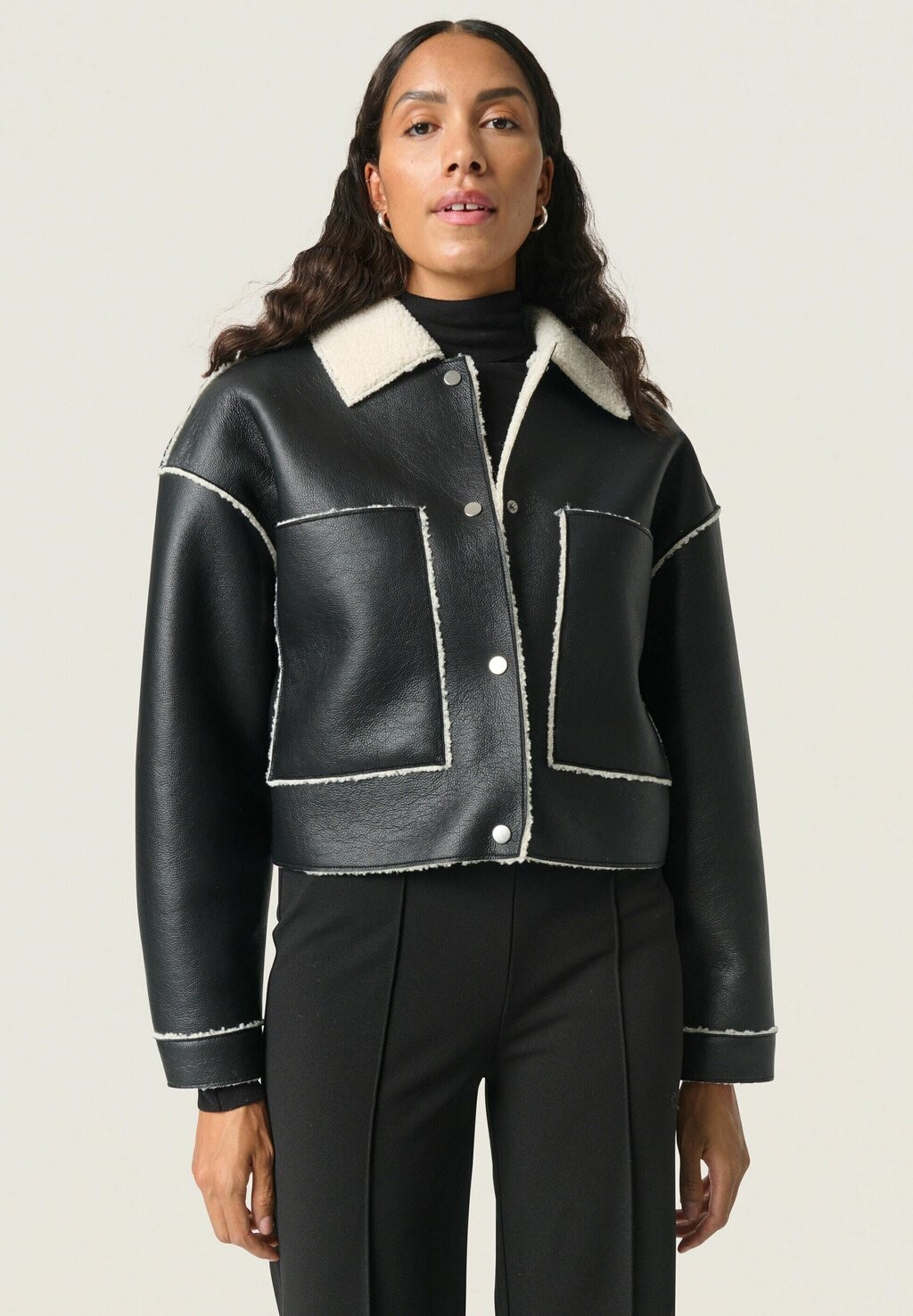 Куртка из искусственной кожи LOISE Soaked in Luxury, черный 
Куртка из искусственной кожи LOISE Soaked in Luxury, черный