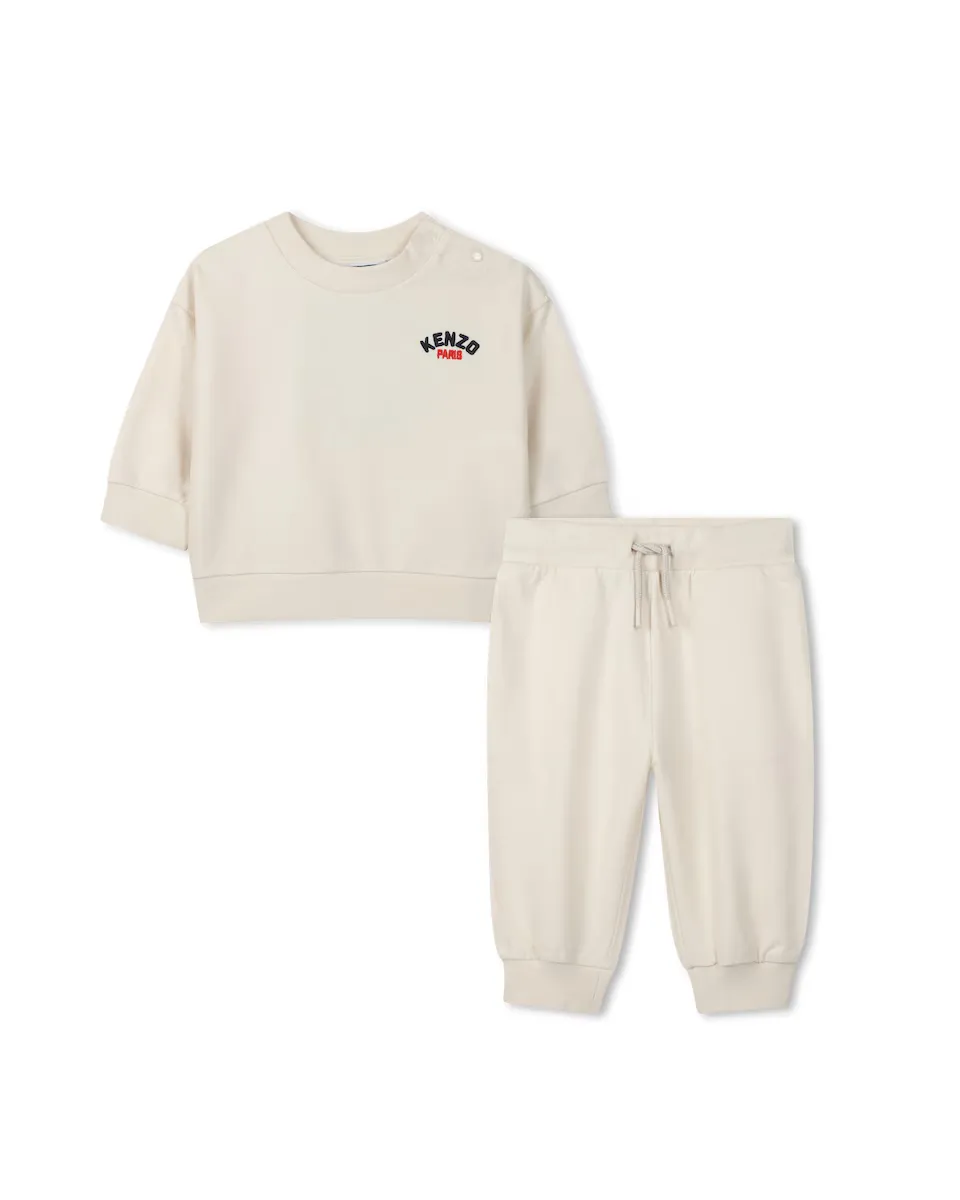 Хлопковый спортивный костюм для мальчика с вышивкой на спине Kenzo Kids, цвет Crudo
Хлопковый спортивный костюм для мальчика с вышивкой на спине Kenzo Kids, цвет Crudo