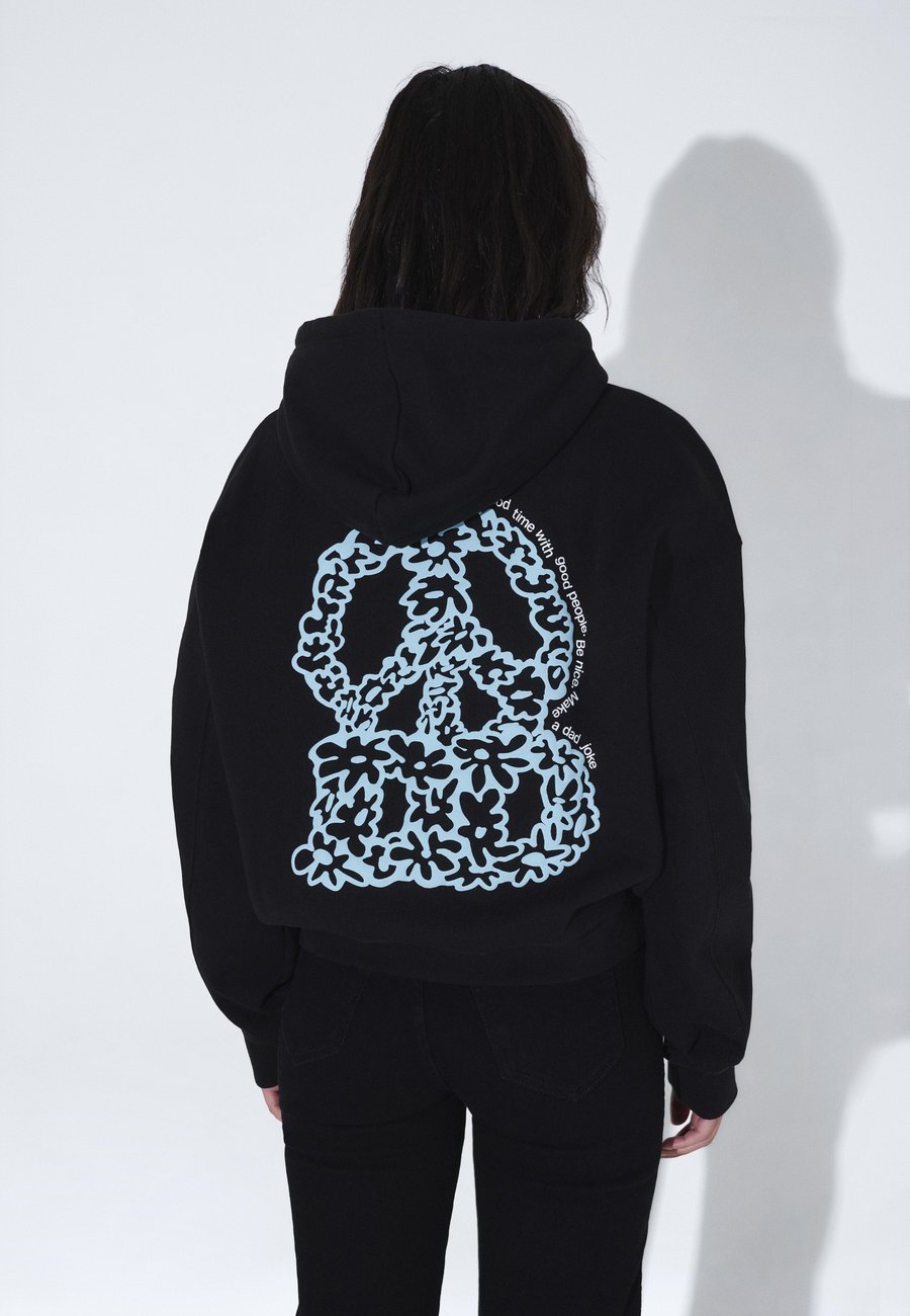 Худи Dr.Denim Hoodie, Black Dd Peace/Black
Худи Dr.Denim Hoodie, Black Dd Peace/Black