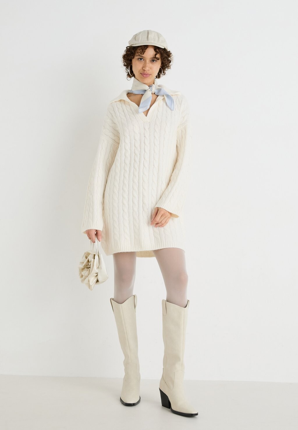 Платье-джемпер NOTCH NECK MINI Abercrombie & Fitch, белый
Платье-джемпер NOTCH NECK MINI Abercrombie & Fitch, белый