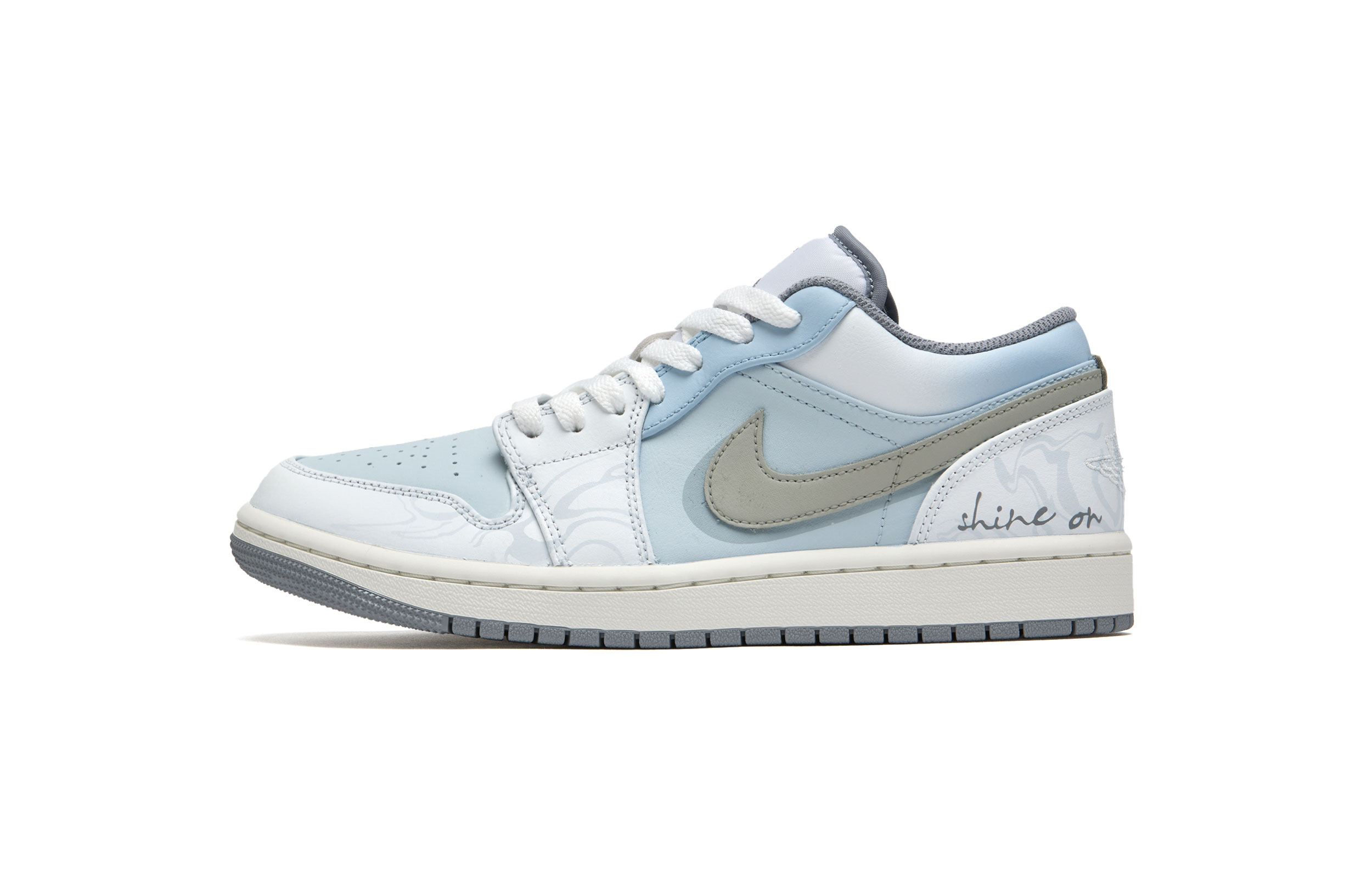 Jordan Air 1 Understated Old Money Style Low top Vintage Basketball Shoes мужские бело-синие
Jordan Air 1 Understated Old Money Style Low top Vintage Basketball Shoes мужские бело-синие