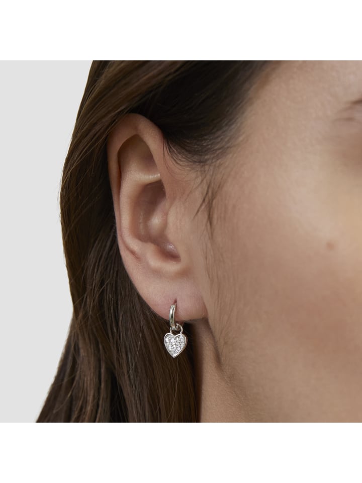 s.Oliver Серебряные серьги-кольца с серебряным сердечком
s.Oliver Серебряные серьги-кольца с серебряным сердечком