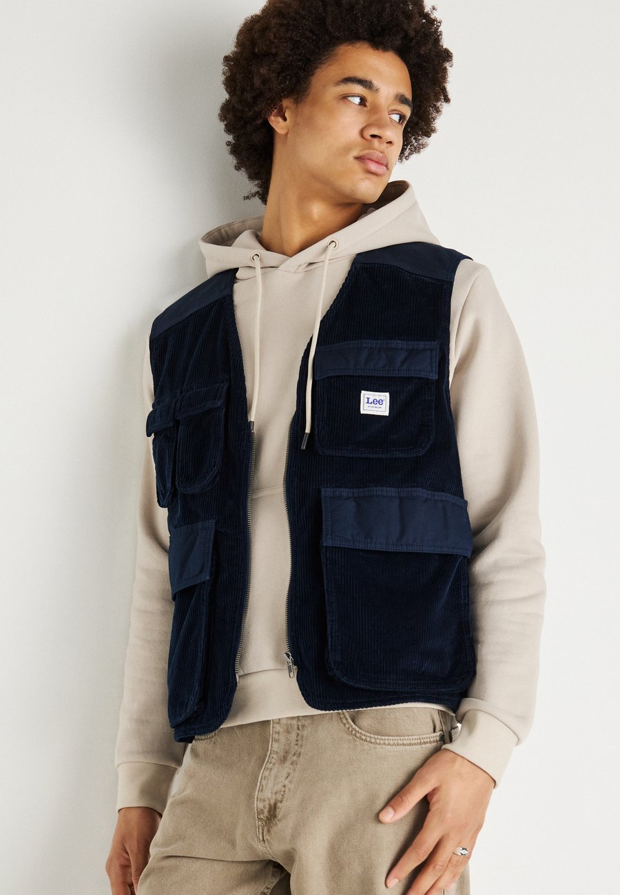 Куртка Lee MIXED MEDIA VEST, Rivet Navy/Dark Blue
Куртка Lee MIXED MEDIA VEST, Rivet Navy/Dark Blue