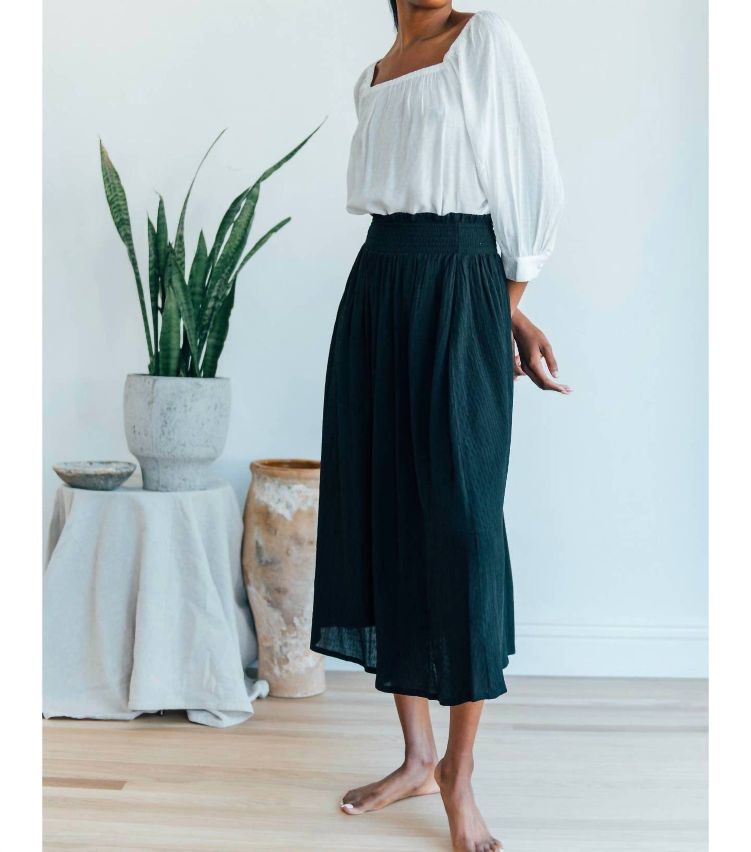 Топ Liv в белом цвете roma
Топ Liv в белом цвете roma