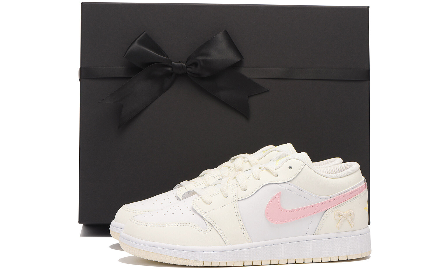 Кроссовки Air Jordan 1 Skateboarding Shoes Women's Low-top White/Pink, цвет Customized
Кроссовки Air Jordan 1 Skateboarding Shoes Women's Low-top White/Pink, цвет Customized