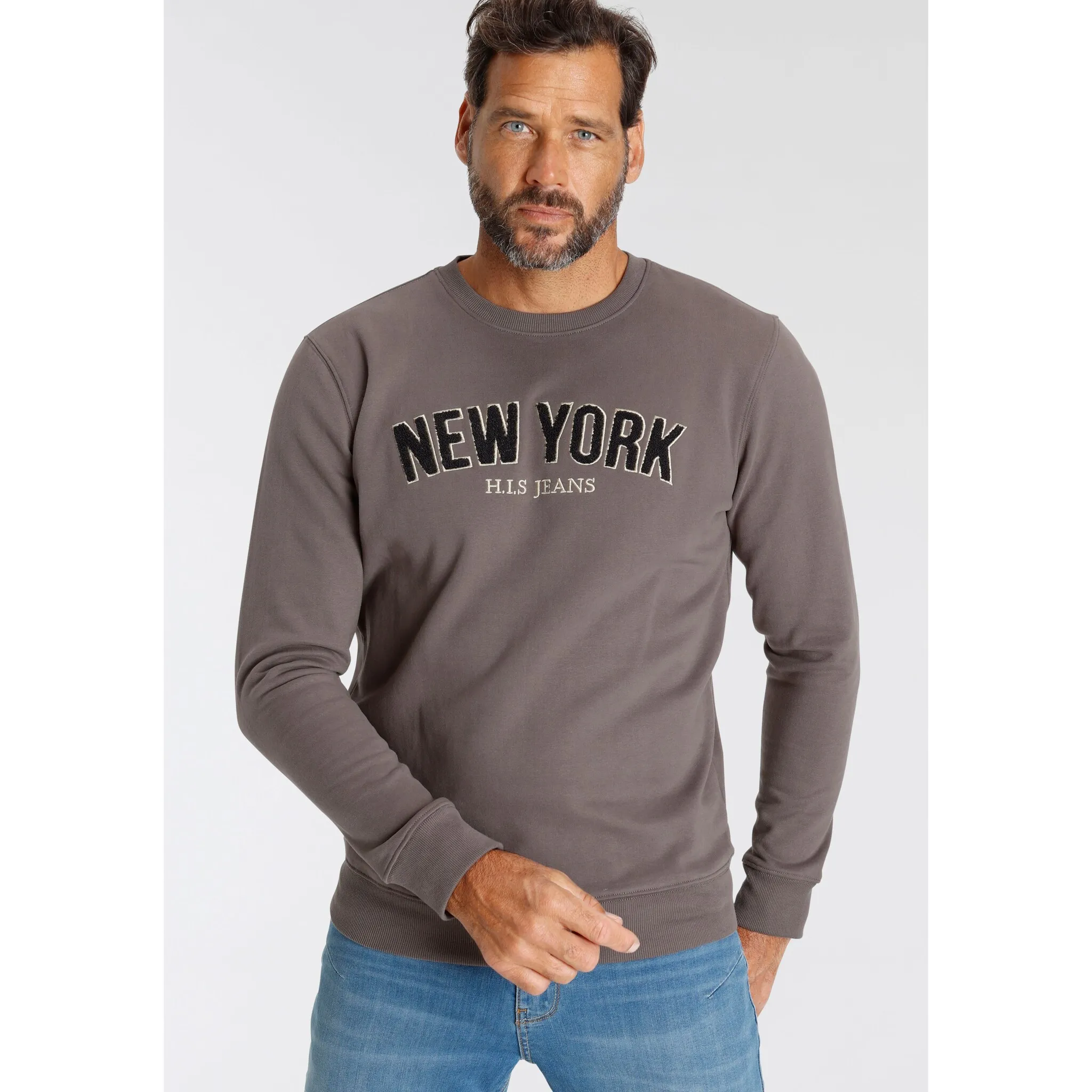 Свитер H.I.S с аппликацией из высококачественного флока, серый
Свитер H.I.S с аппликацией из высококачественного флока, серый