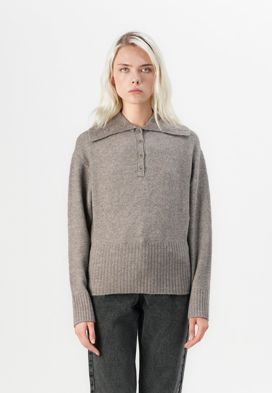 Джемпер Vero Moda VMBOOM SPLIT NECK , Moon Rock/Taupe
Джемпер Vero Moda VMBOOM SPLIT NECK , Moon Rock/Taupe