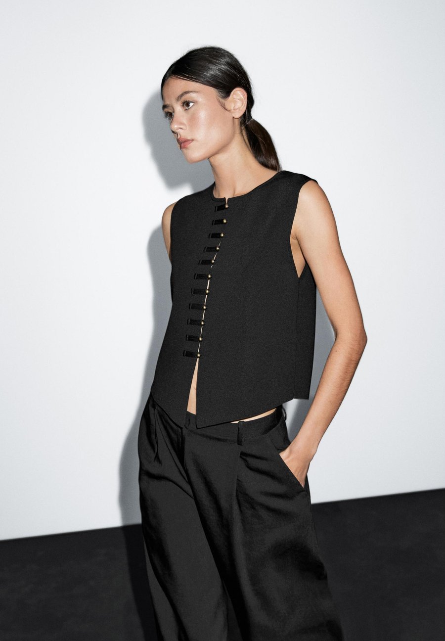 Кардиган Massimo Dutti CREW NECK WITH BUTTON DETAILS, Black
Кардиган Massimo Dutti CREW NECK WITH BUTTON DETAILS, Black