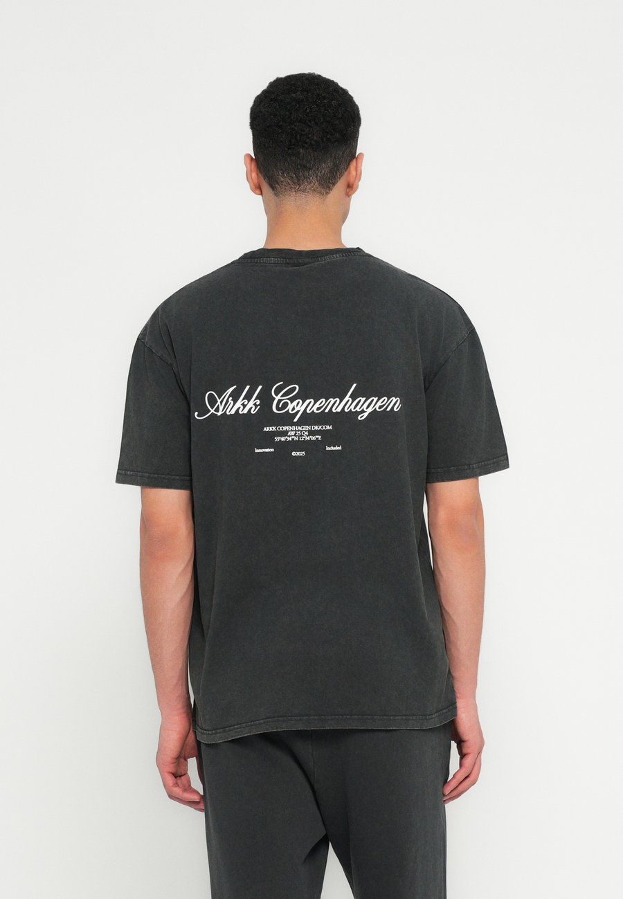 Футболка ARKK Copenhagen UNISEX, Black, Черный, Футболка ARKK Copenhagen UNISEX, Black
Футболка ARKK Copenhagen UNISEX, Black, Черный, Футболка ARKK Copenhagen UNISEX, Black