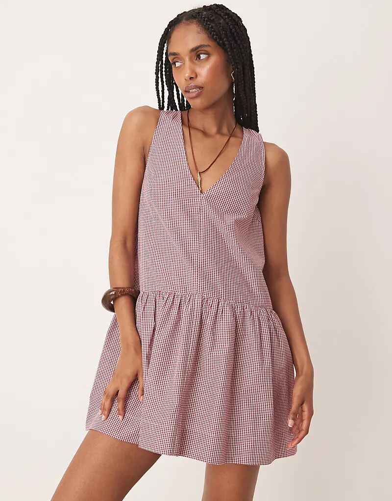Мини-платье ASOS DESIGN с заниженной талией и вырезом-халтер в красную клетку
Мини-платье ASOS DESIGN с заниженной талией и вырезом-халтер в красную клетку