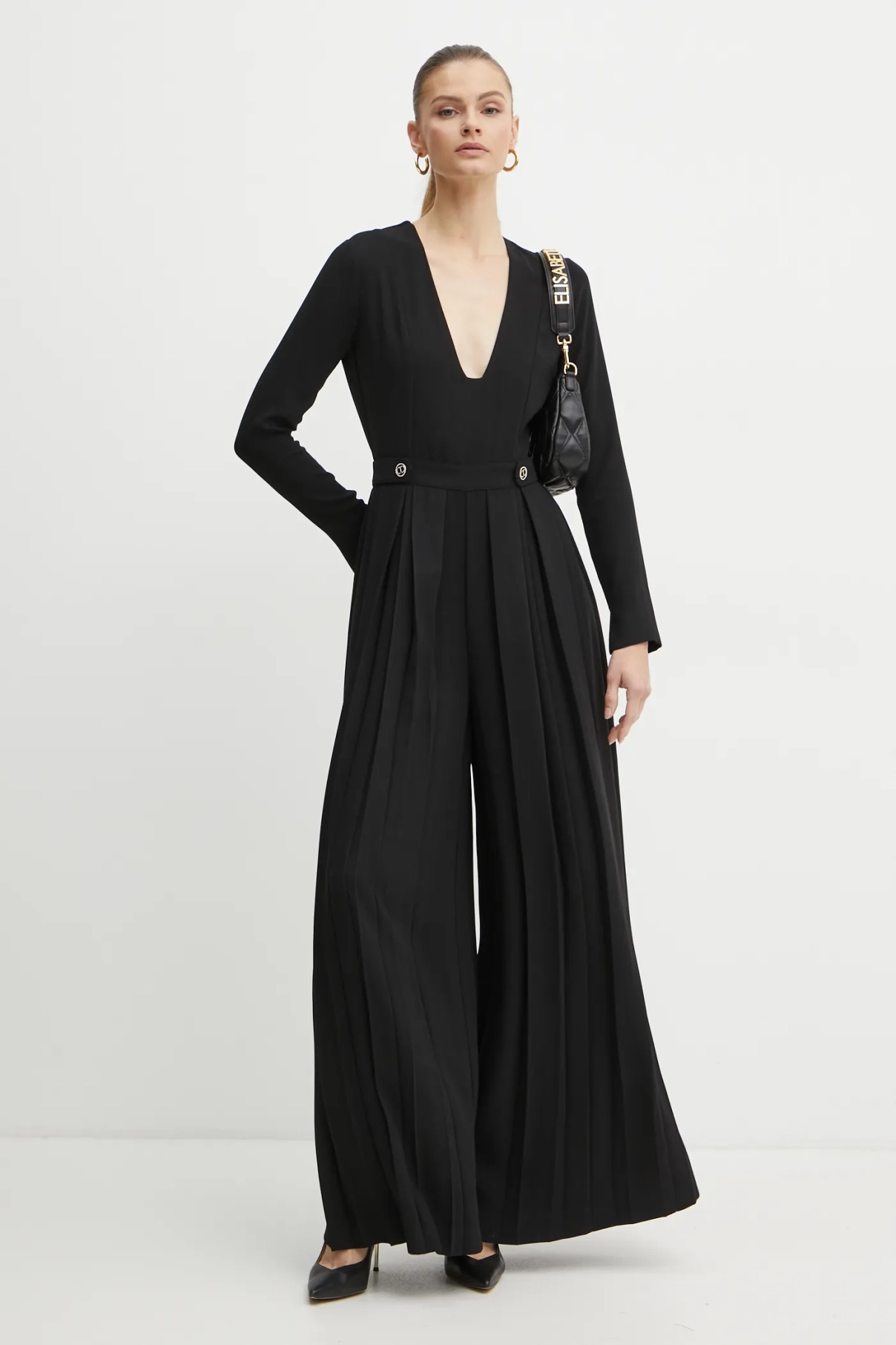 Элегантный костюм Twinset, черный
Элегантный костюм Twinset, черный