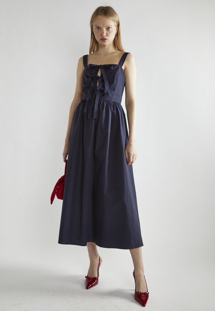 Платье Glamorous TIE FRONT, Navy/Blue
Платье Glamorous TIE FRONT, Navy/Blue