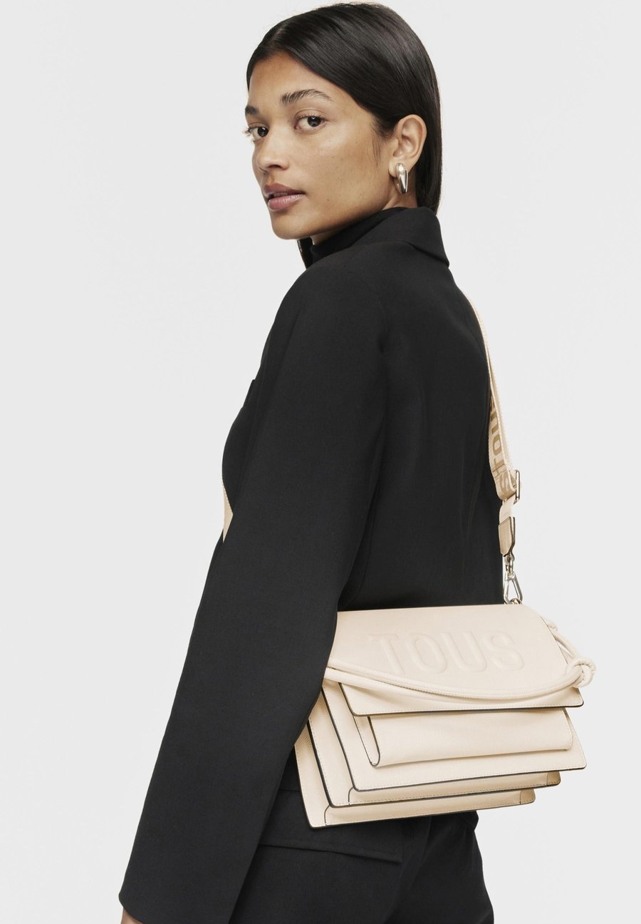 Сумка кросс-боди Tous Cross body bag, Beige
Сумка кросс-боди Tous Cross body bag, Beige