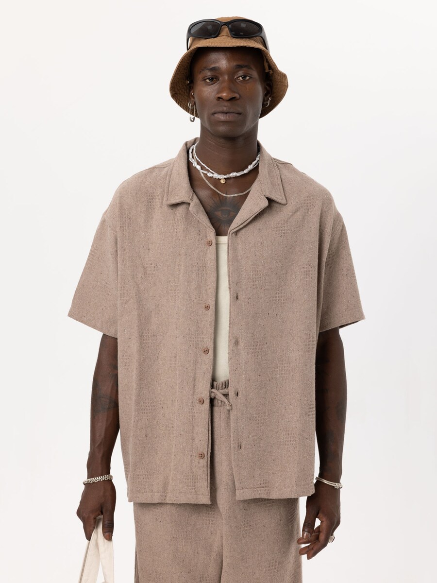 Удобная рубашка на пуговицах VAMOS CLO Lewisia, светло-коричневый 
Удобная рубашка на пуговицах VAMOS CLO Lewisia, светло-коричневый