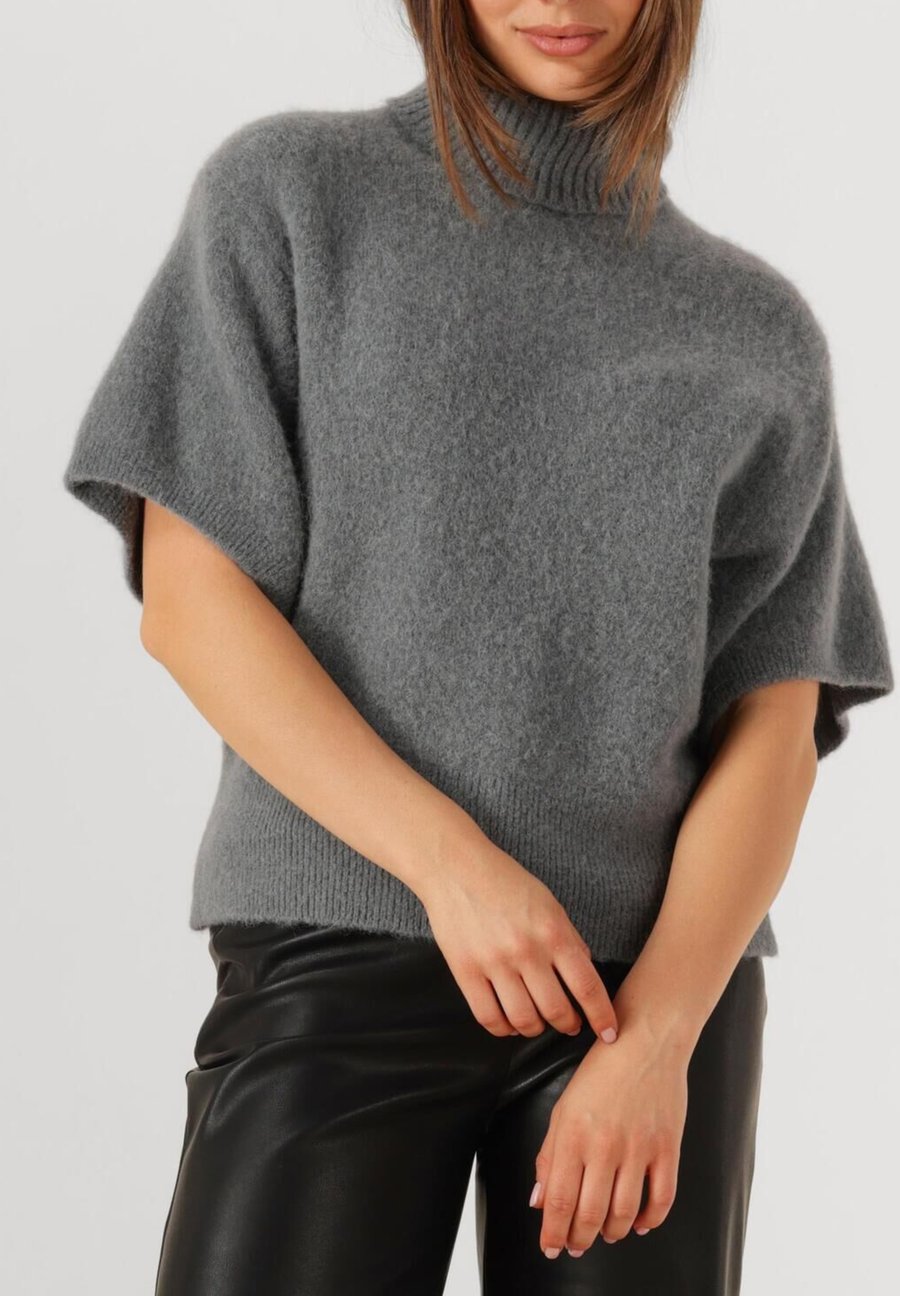 Футболка Notre-V Basic T-shirt, Smoke Ta/Grey, Серый, Футболка Notre-V Basic T-shirt, Smoke Ta/Grey
Футболка Notre-V Basic T-shirt, Smoke Ta/Grey, Серый, Футболка Notre-V Basic T-shirt, Smoke Ta/Grey