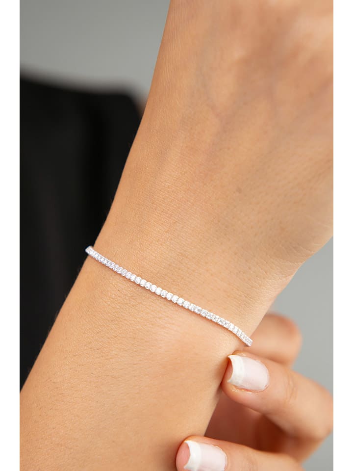 Miu Silver Серебряный браслет с драгоценными камнями
Miu Silver Серебряный браслет с драгоценными камнями