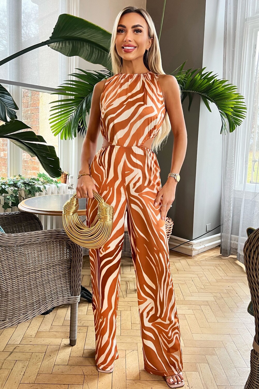 Комбинезон Nym с вырезами и принтом Ax Paris, бежевый
Комбинезон Nym с вырезами и принтом Ax Paris, бежевый