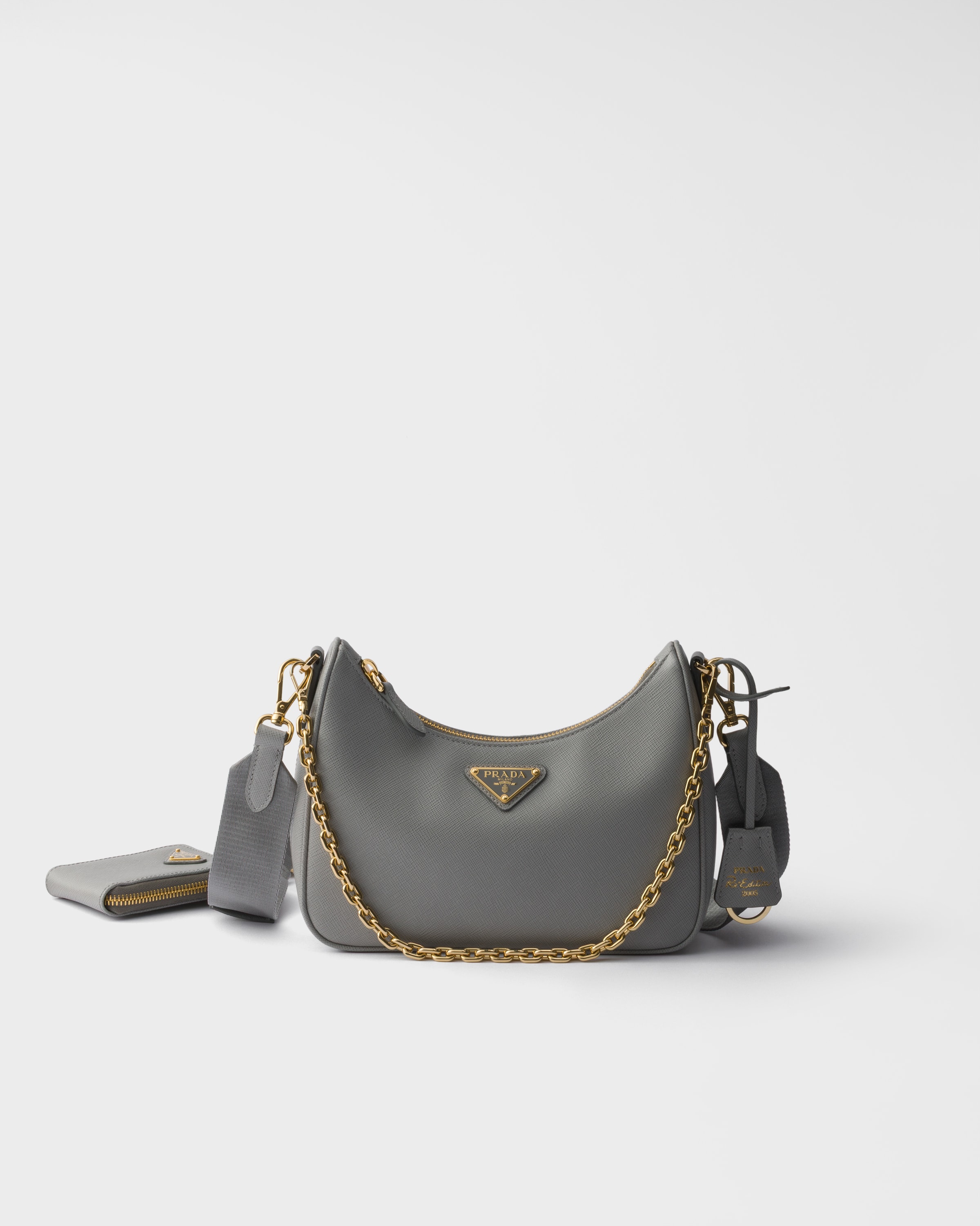 Сумка Prada Re-Edition 2005 из сафьяновой кожи, серый
Сумка Prada Re-Edition 2005 из сафьяновой кожи, серый