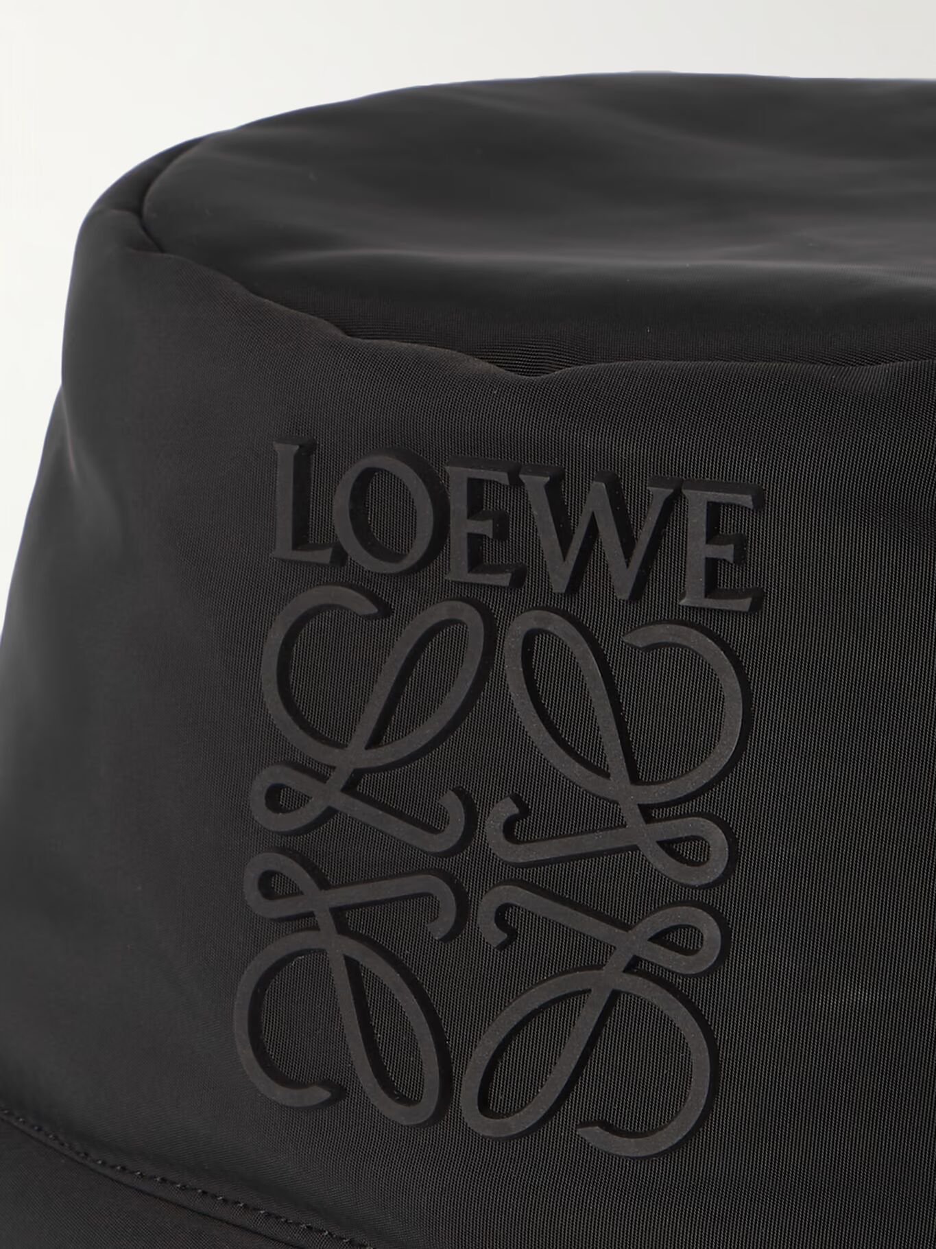 Нейлоновая шляпа-панама с накладным логотипом LOEWE, черный
Нейлоновая шляпа-панама с накладным логотипом LOEWE, черный