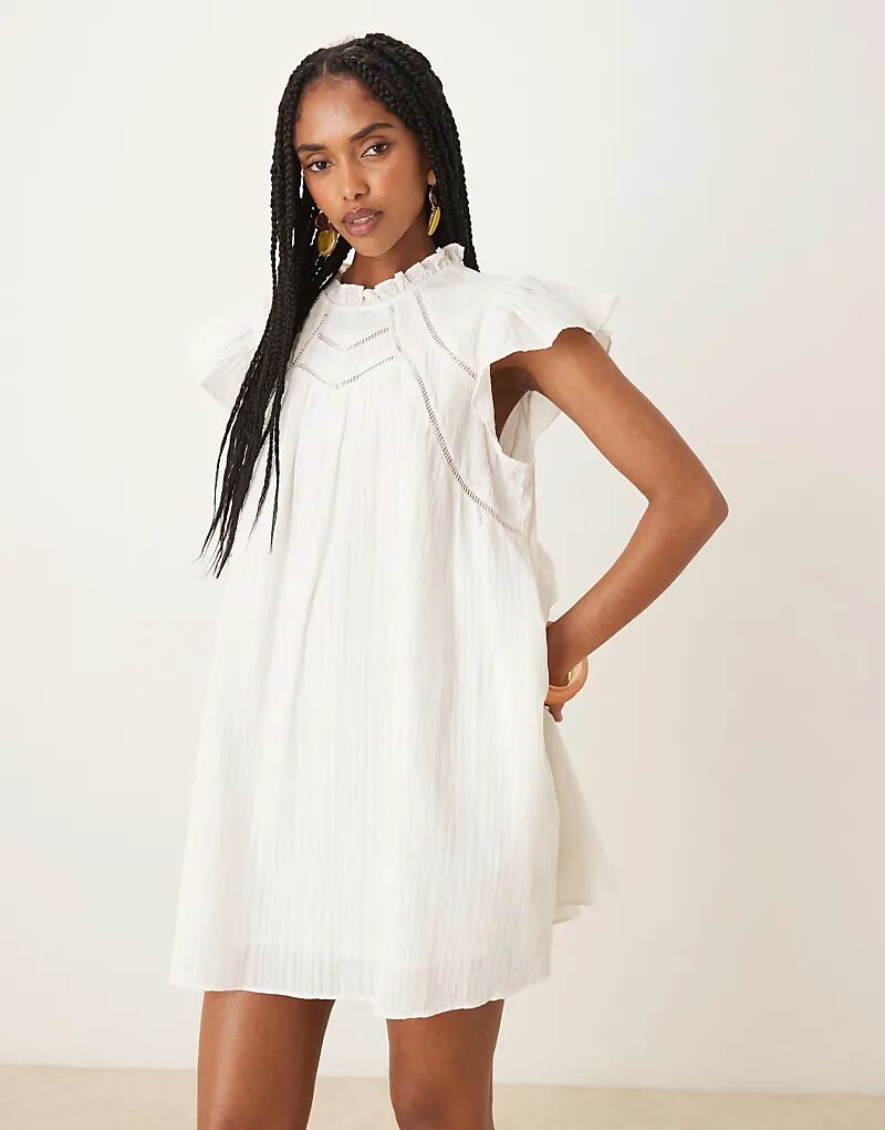 Платье-рубашка мини YAS с оборками на рукавах и кокеткой с ступенчатым швом белого цвета
Платье-рубашка мини YAS с оборками на рукавах и кокеткой с ступенчатым швом белого цвета