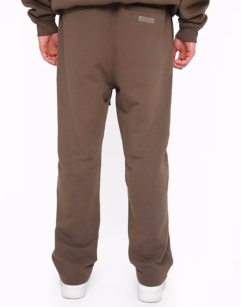 Multiply Apparel - Смятые - Спортивные брюки коричневого цвета с изображением тюленя
Multiply Apparel - Смятые - Спортивные брюки коричневого цвета с изображением тюленя