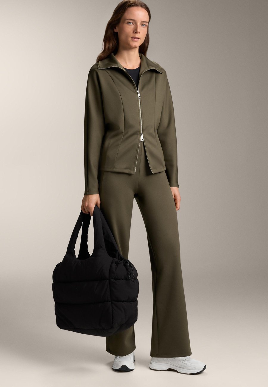 Сумка-шоппер OYSHO PADDED SHOPPER, Black
Сумка-шоппер OYSHO PADDED SHOPPER, Black