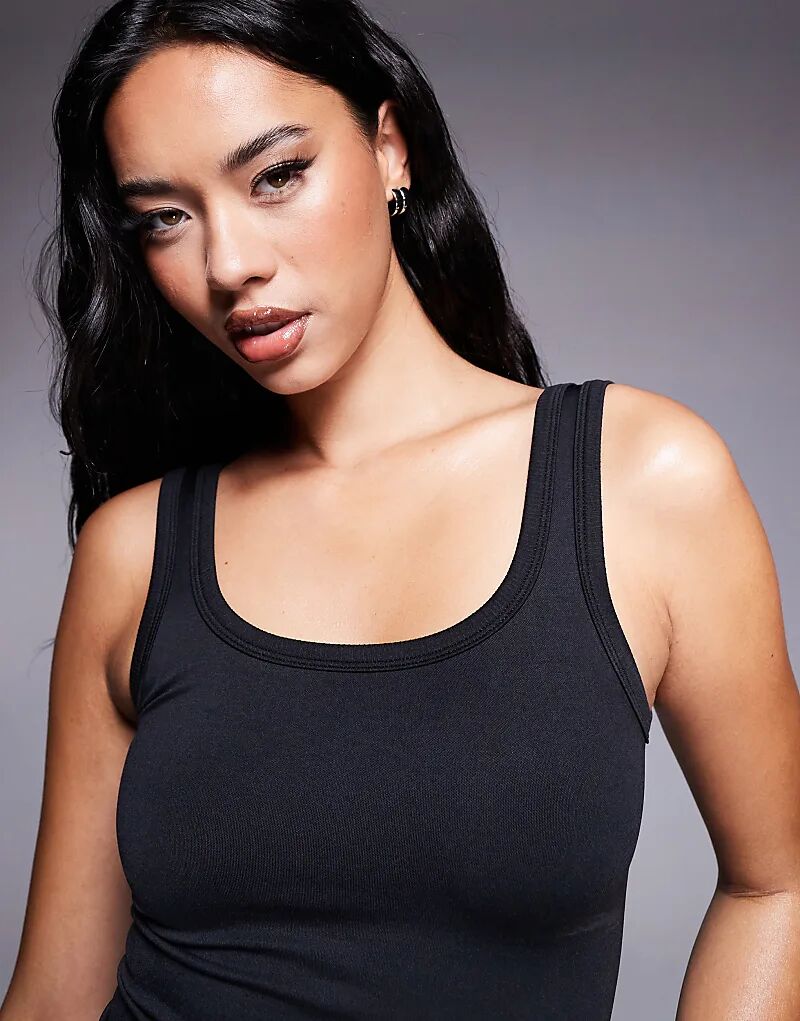 Бесшовный приталенный топ с круглым вырезом черного цвета ASOS 4505
Бесшовный приталенный топ с круглым вырезом черного цвета ASOS 4505