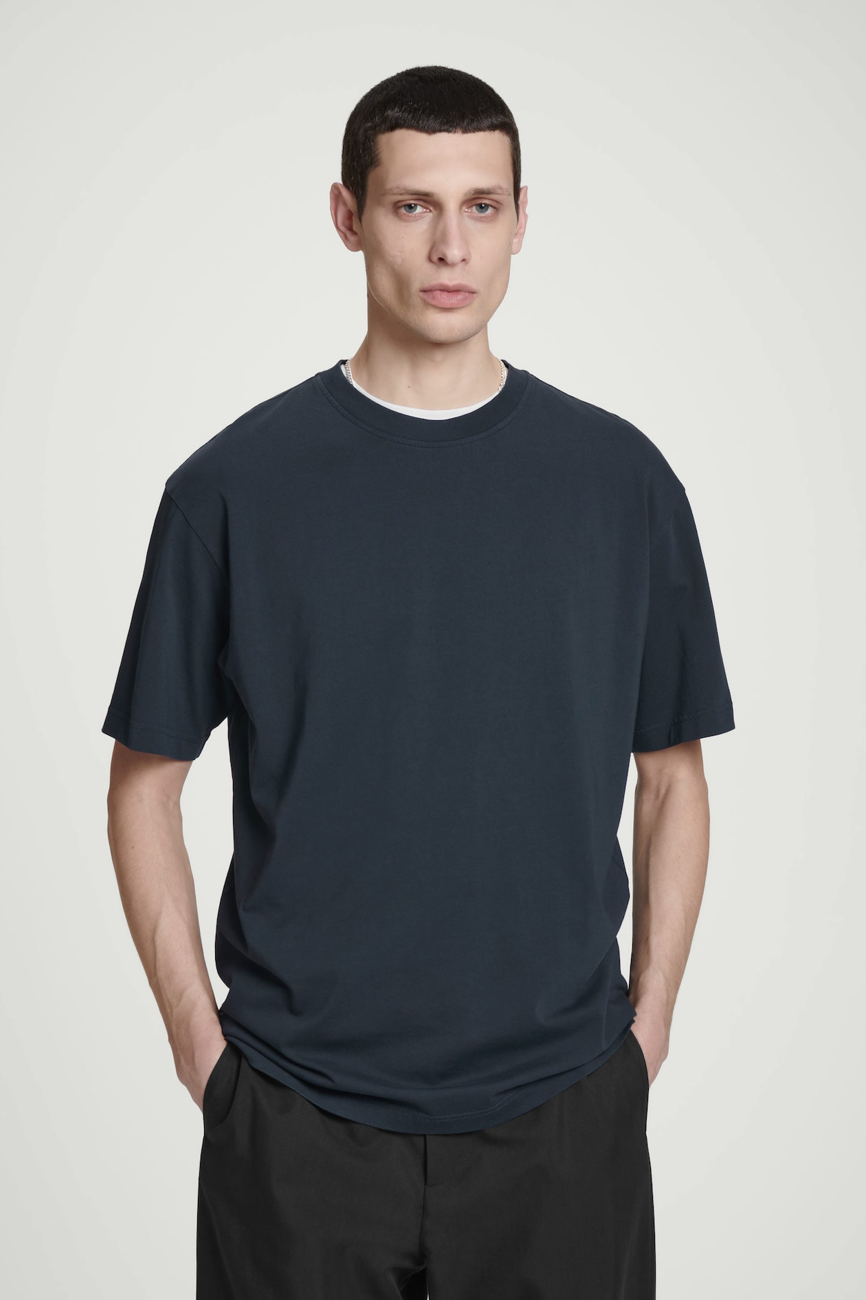 Хлопковая футболка оверсайз COS, темно-синий
Хлопковая футболка оверсайз COS, темно-синий