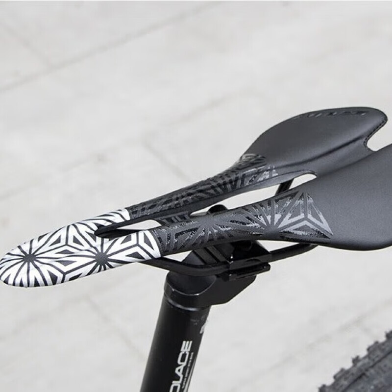 Подушка для сиденья LeBycle для велосипеда кожаная с хризантемой, черный/серебристый 
Подушка для сиденья LeBycle для велосипеда кожаная с хризантемой, черный/серебристый