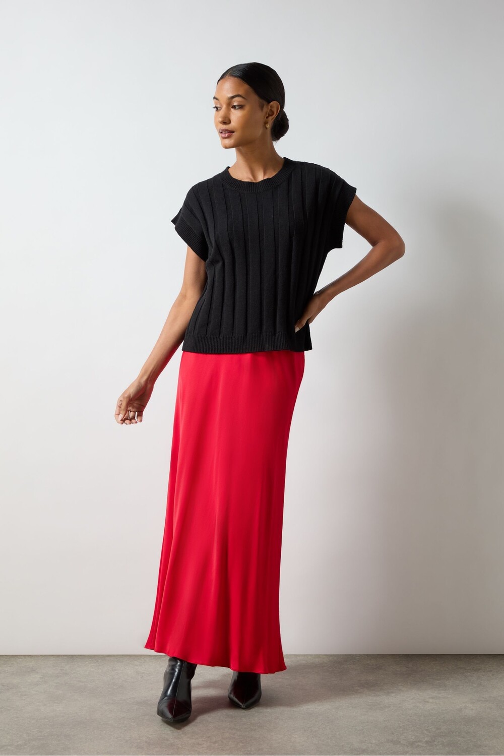 Жилет из трикотажного полотна в рубчик Ro&Zo, черный
Жилет из трикотажного полотна в рубчик Ro&Zo, черный