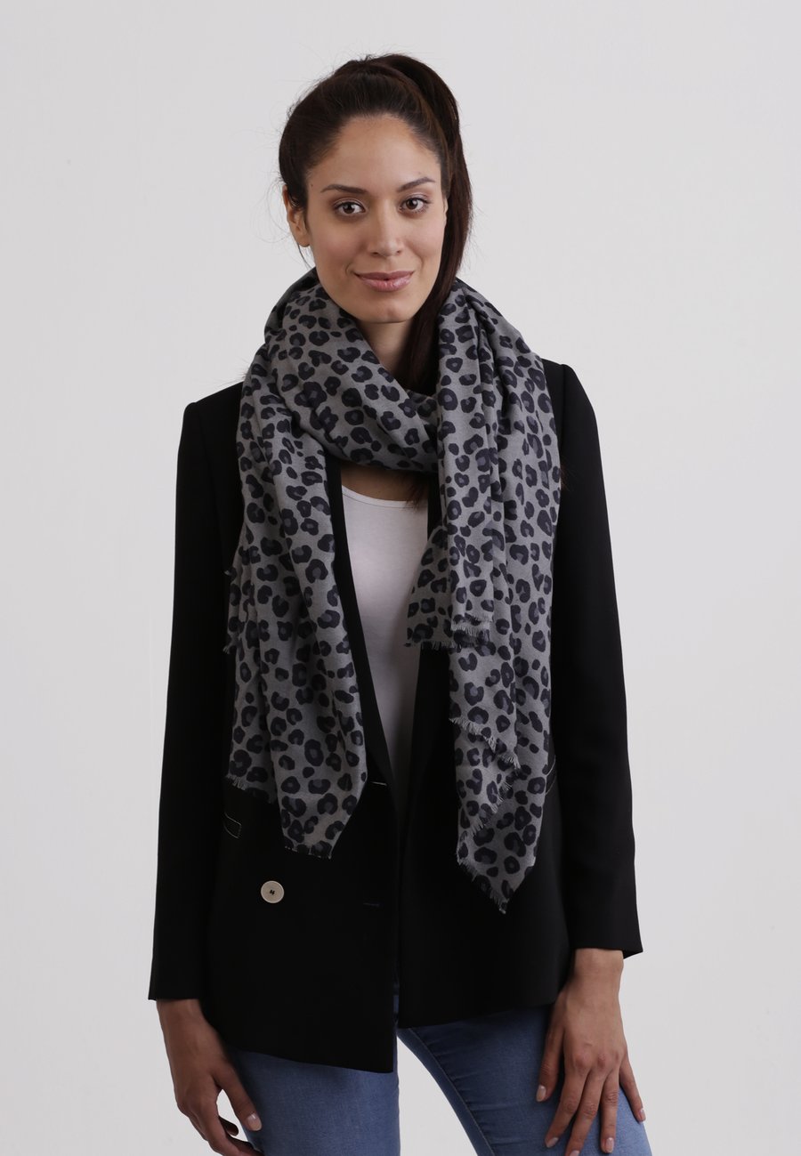 Шарф CASH-MERE LEOPARD, Taubenblau/Blue
Шарф CASH-MERE LEOPARD, Taubenblau/Blue