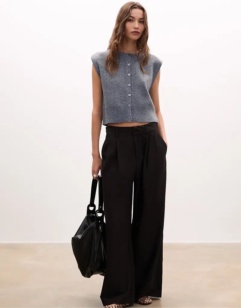 Жилет Stradivarius Knit с подкладкой на плечах темно-серого цвета
Жилет Stradivarius Knit с подкладкой на плечах темно-серого цвета