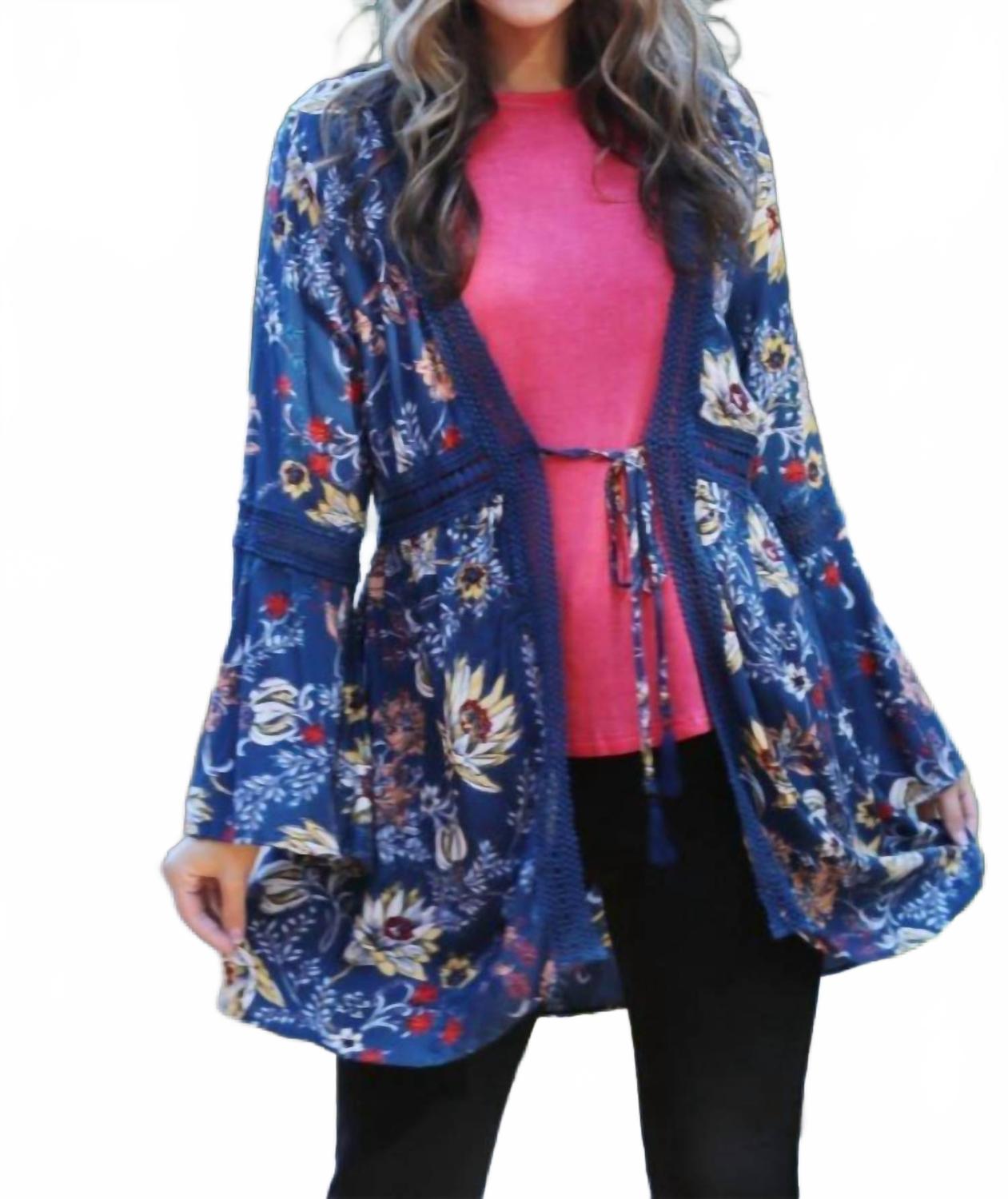 Синий кардиган с цветочным принтом Nostalgia
Синий кардиган с цветочным принтом Nostalgia