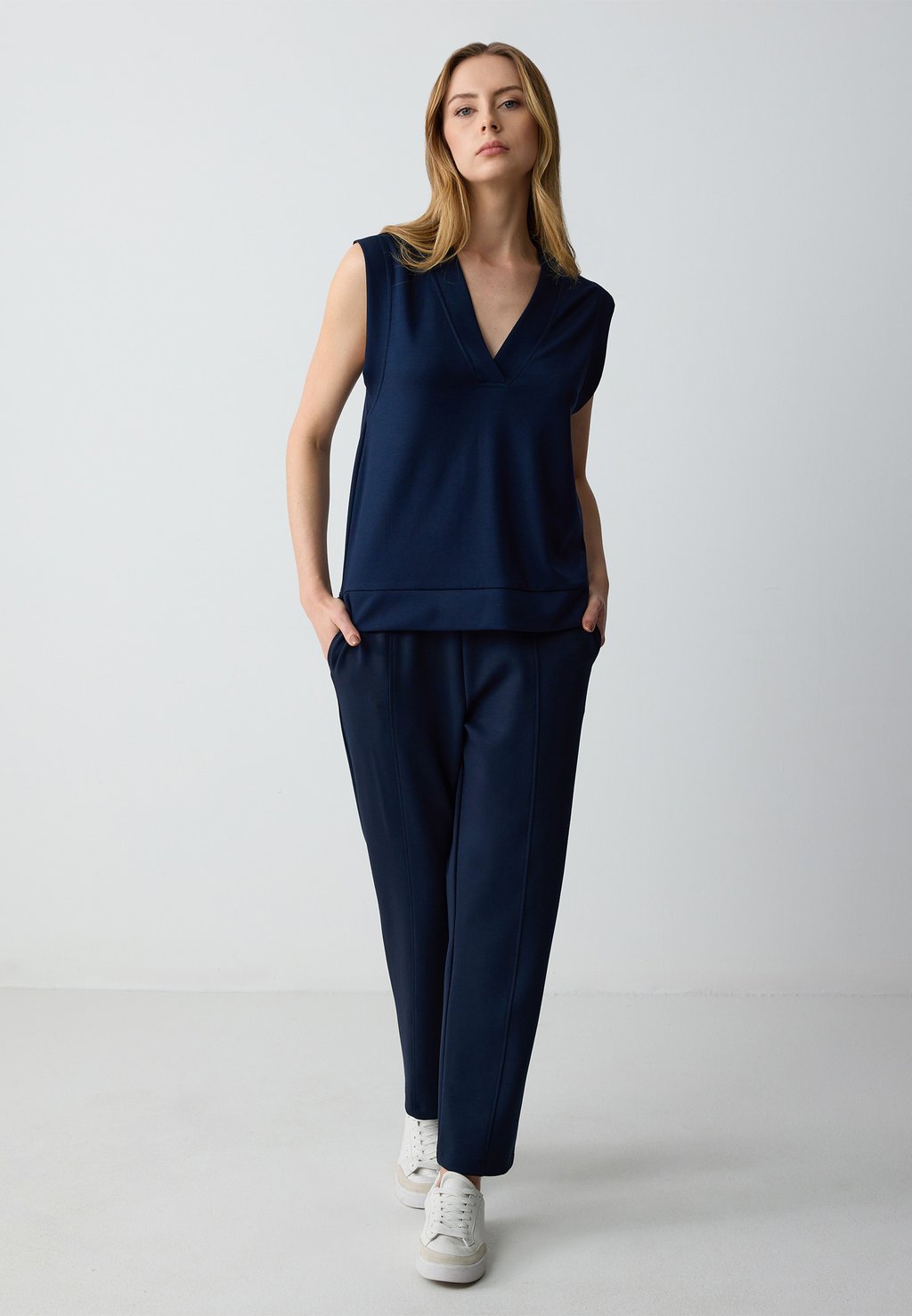 Спортивные брюки HIGH WAIST REGULAR JOGGERS Jimmy Key, темно-синий
Спортивные брюки HIGH WAIST REGULAR JOGGERS Jimmy Key, темно-синий