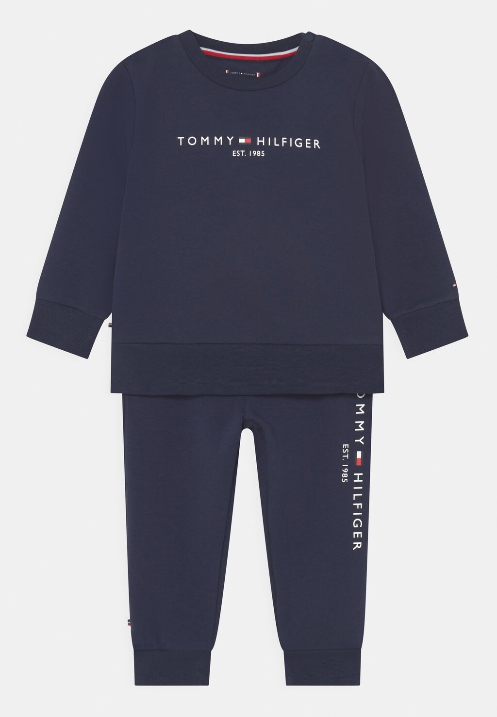 Спортивный костюм BABY ESSENTIAL CREWSUIT SET UNISEX Tommy Hilfiger, цвет twilight navy
Спортивный костюм BABY ESSENTIAL CREWSUIT SET UNISEX Tommy Hilfiger, цвет twilight navy