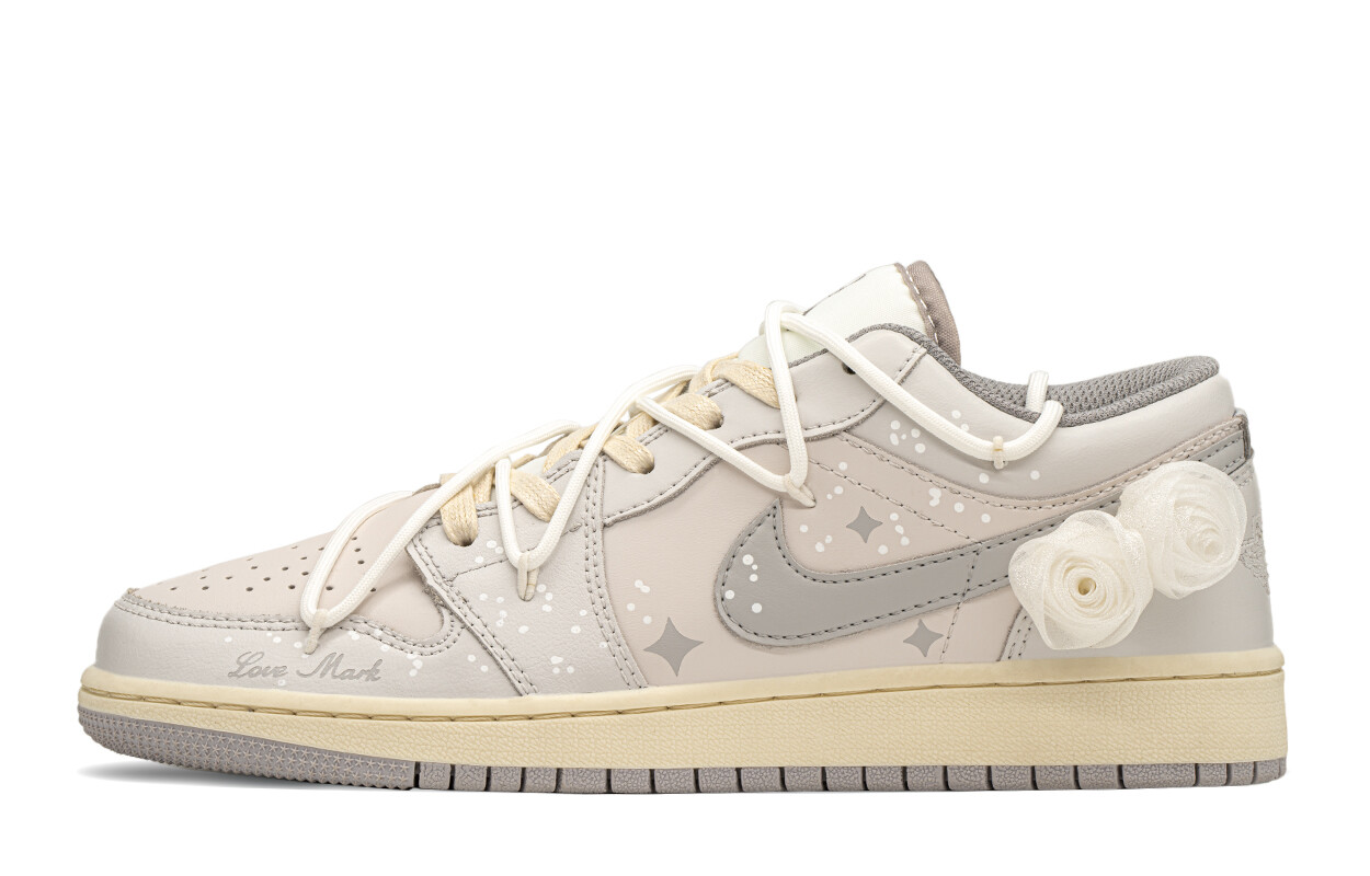 Кроссовки Air Jordan 1 Vintage Basketball Shoes Women's Low-top White/gray, серый/белый
Кроссовки Air Jordan 1 Vintage Basketball Shoes Women's Low-top White/gray, серый/белый