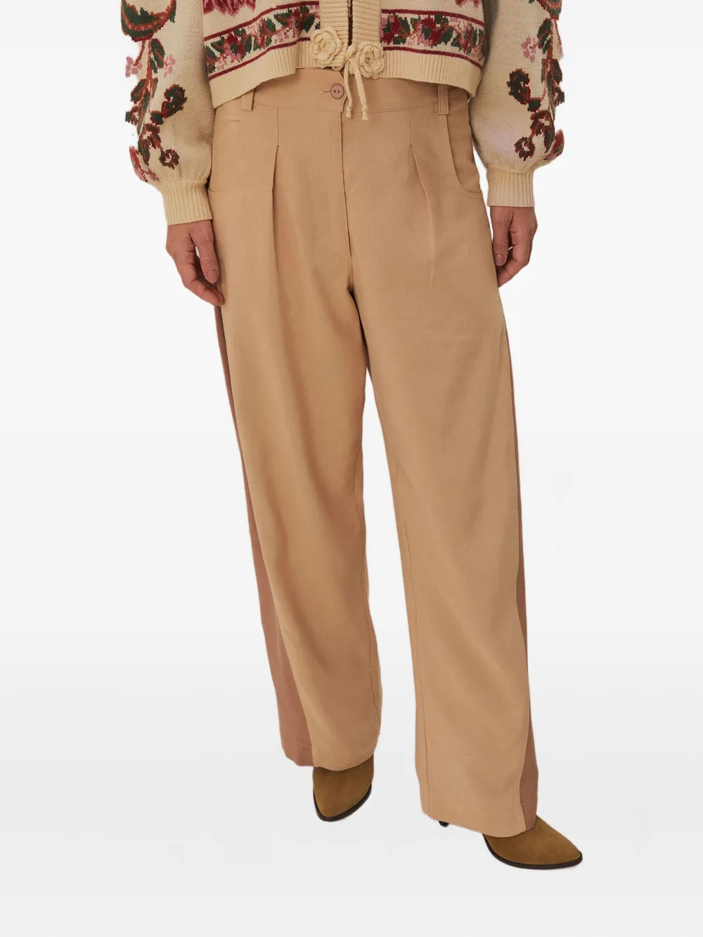 Брюки с плиссированными боковыми вставками FARM Rio, нейтральный
Брюки с плиссированными боковыми вставками FARM Rio, нейтральный