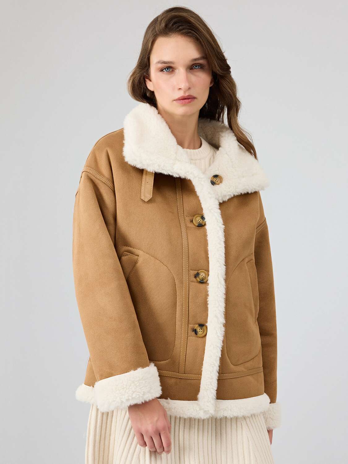 Derimod Зимняя куртка в карамельном и белом цветах
Derimod Зимняя куртка в карамельном и белом цветах