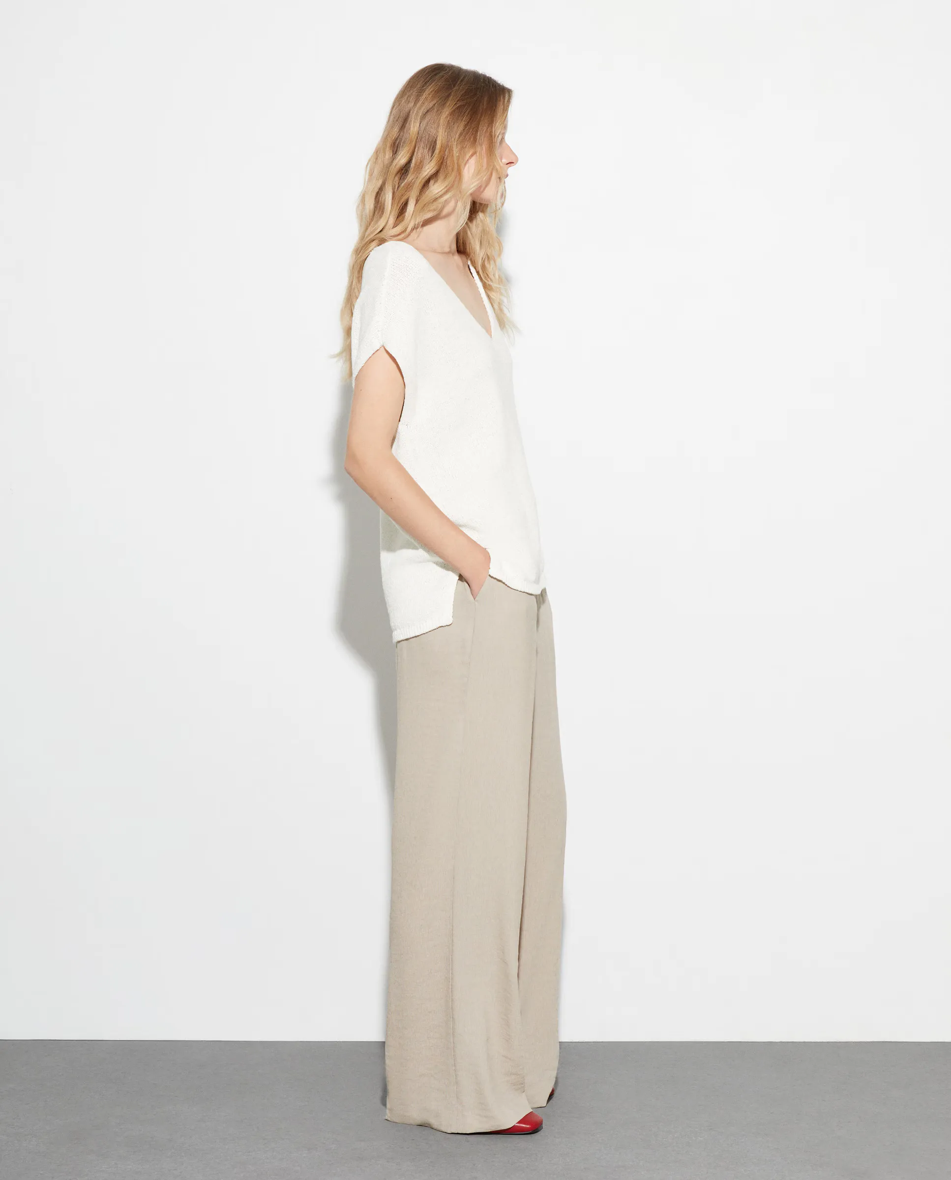 Женская однотонная безрукавка Woman El Corte Inglés, цвет 120 Crudo
Женская однотонная безрукавка Woman El Corte Inglés, цвет 120 Crudo